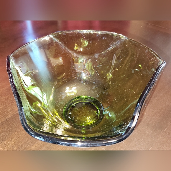 Vintage Avocado Green Folded Glass 3 Sided Bowl - Picture 3 of 4